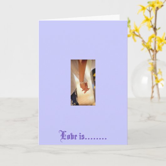 女性が手を握って愛は…..... カード (黄色い花)