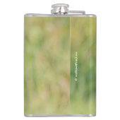 女性が手足を出してカワセミをベルトで縛った フラスク (裏面)