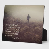 女性が時実在間を要する フォトプラーク (側面)