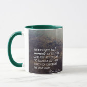 女性が時実在間を要する マグカップ (左)