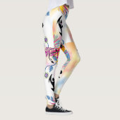 女性が活動的な衣服 レギンス (右)