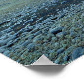 女性が湖でジャンプカイロプラクティックポスター ポスター (角)