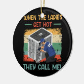 女性が熱くなったら、彼らは私をHVAC技術と呼ぶ セラミックオーナメント (左)
