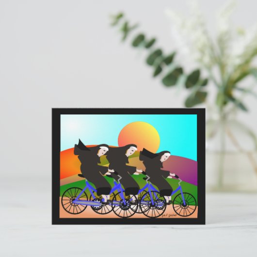 女性が自転車に乗ってアートを贈る ポストカード (スタンド正面)