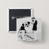 女性が髪を乾かすビーチ 缶バッジ (正面&裏面)