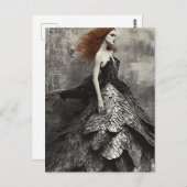 女性が黒い魚の鱗を被るドレスファンタジー ポストカード (正面/裏面)