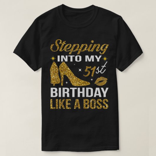 女性が51歳の誕生日をボスのように歩み始める Tシャツ (デザイン正面)