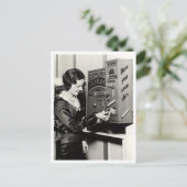 女性たばこ自動販売機レトロインスパイア ポストカード (スタンド正面)