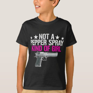 女性ではない唐辛子スプレーの種類の女の子の種類 – プロの銃の痛み Tシャツ