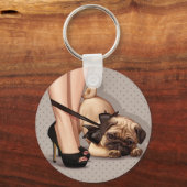 女性とパグパピー キーホルダー (正面)