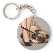 女性とパグパピー