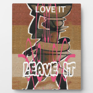 女性と子供の人生は公平ではない;それに慣れなさい。 フォトプラーク