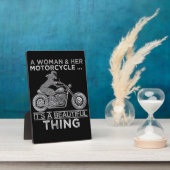 女性と彼女のオートバイの芸術ギフトバイクもしくは自転車に乗る人 フォトプラーク (側面)