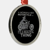 女性と彼女のオートバイの芸術ギフトバイクもしくは自転車に乗る人 メタルオーナメント (右)
