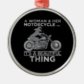 女性と彼女のオートバイの芸術ギフトバイクもしくは自転車に乗る人 メタルオーナメント (正面)