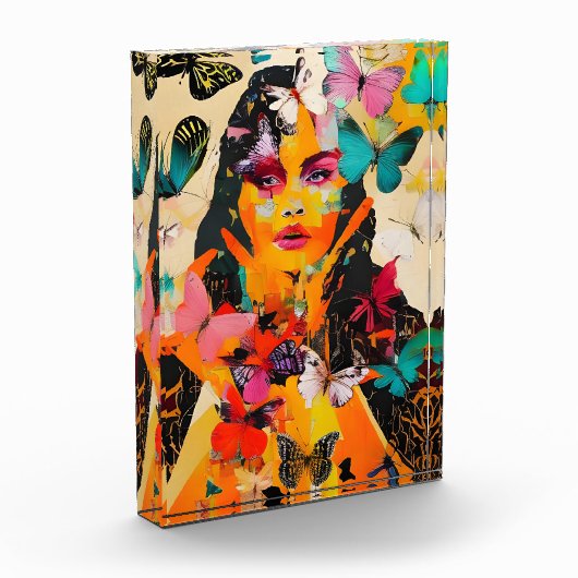 女性と蝶の混合メディア フォトブロック (左)