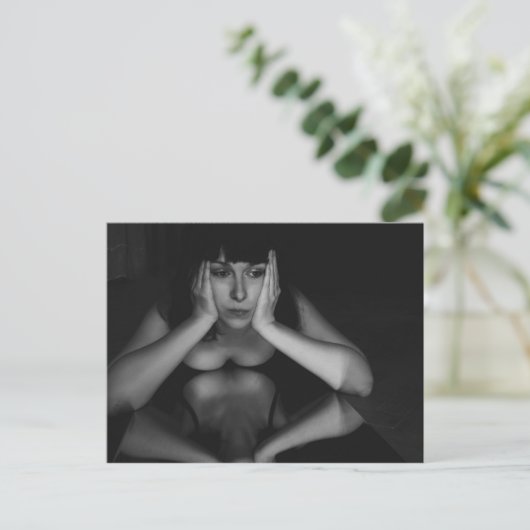 女性と鏡 ポストカード (スタンド正面)