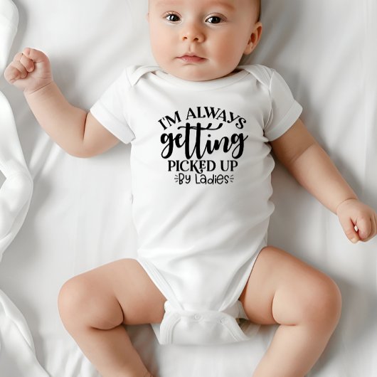 「女性にいつも抱っこされる」ベビー服 ベビーボディスーツ