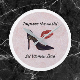 女性にアクリル壁時計をリードさせる ラウンド壁時計