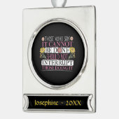 女性に力を与えたフェミニズムの指導者 シルバープレートバナーオーナメント (左)