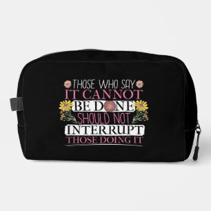 女性に力を与えたフェミニズムの指導者 ドップキット