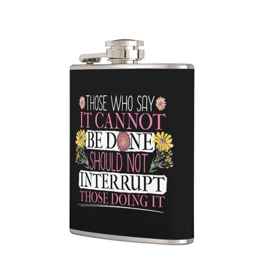 女性に力を与えたフェミニズムの指導者 フラスク (左)