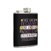 女性に力を与えたフェミニズムの指導者 フラスク (右)