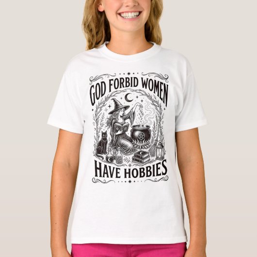 女性に趣味があって当然 フェミニスト ウィッチ Tシャツ (正面)