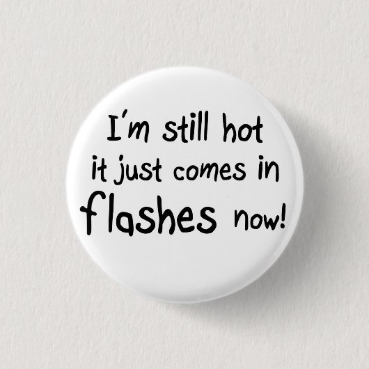 女性のおもしろい誕生日ギフト引用文のボタン 缶バッジ (正面)