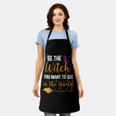 女性のためのおもしろいハロウィーンの魔女ウィッカ信者ウィッチクラフト エプロン (着用した状態)