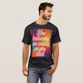女性のためのインスピレーションを与える引用デザイン Tシャツ (正面フル)