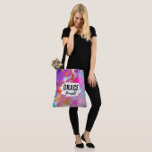 女性のためのピンクの抽象的なインスピレーション「自分に慈悲を」 トートバッグ (モデル)