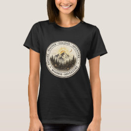 女性のための山の冒険を楽しむTシャツ Tシャツ