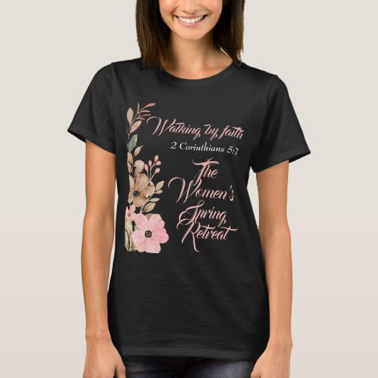 女性のための春のリトリート 野の花 ピンク色 キリスト教 Tシャツ (正面)