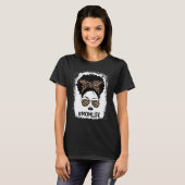 女性のための母の生活Messy Bun黒い女性ヒョウ Tシャツ (正面フル)