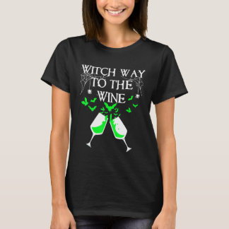 女性のための魔法使いのワインへの道Tシャツ Tシャツ