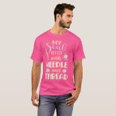 女性のための「私の魂は針と糸で満たされる」縫製  Tシャツ (正面フル)