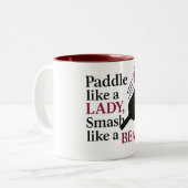 女性のようにパドル、獣のようにスマッシュ – おもしろい Pic ツートーンマグカップ (正面左)