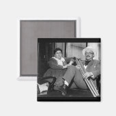 女性のアナキスト指導者と援助荷車を引く_Warイメージ マグネット (正面/裏面)