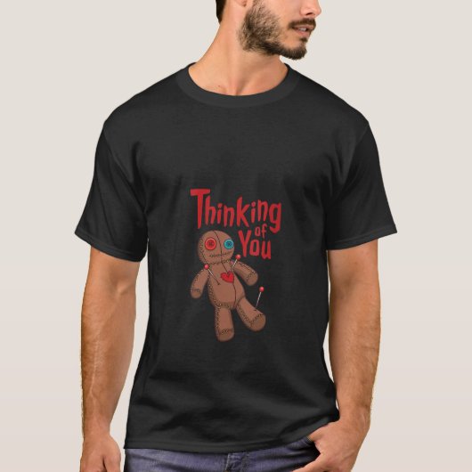 女性のウィッカ ウィッカン 魔術 ブードゥー人形 思案 Tシャツ (正面)