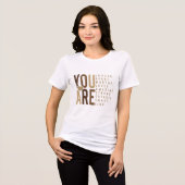 女性のエンパワーメントを促すインスピレーション トライブレンドTシャツ (正面全面)