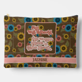 女性のエンパワーメントレトロ60sおよび70sフローラピンク アクセサリーポーチ (正面)