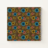 女性のエンパワーメントレトロ60sおよび70sフローラピンク ノートブック (裏面)