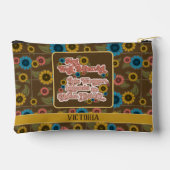 女性のエンパワーメントレトロ60sおよび70sフローラ黄色 アクセサリーポーチ (裏面)