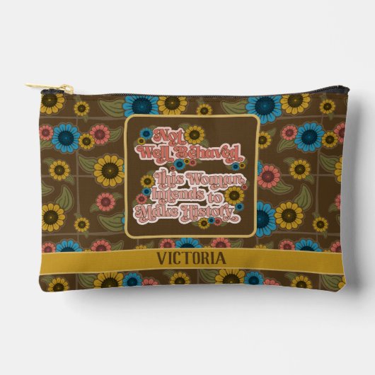 女性のエンパワーメントレトロ60sおよび70sフローラ黄色 アクセサリーポーチ (正面)