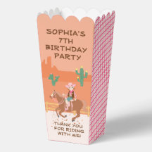 女性のカーボーイかわいらしと馬の誕生日パーティー