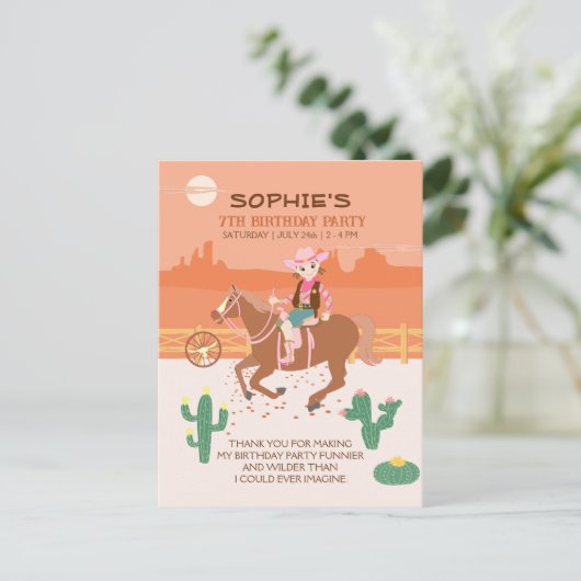 女性のカーボーイかわいらしと馬の誕生日パーティー ポストカード (スタンド正面)