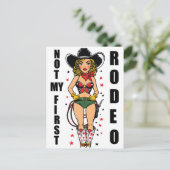 女性のカーボーイと引用文Not My First Rodeo ポストカード (スタンド正面)