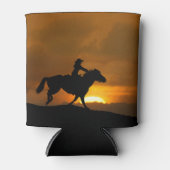 女性のカーボーイと馬が夕日に乗る 缶クーラー (正面)