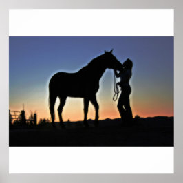 女性のカーボーイと馬の夕日 ポスター